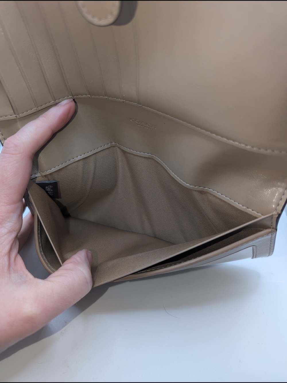 Coach Essiential Slim Leather Wallet - Picture 3 of 9